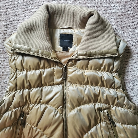 Express Metallic Gold Zip Puffer Vest - Picture 3 of 11